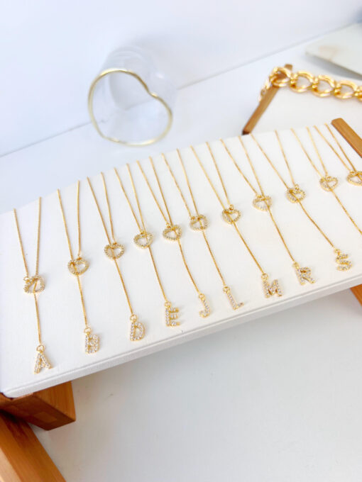 Colar Gravatinha Inicial Coração com zircônia Cravejada Semi Jóia