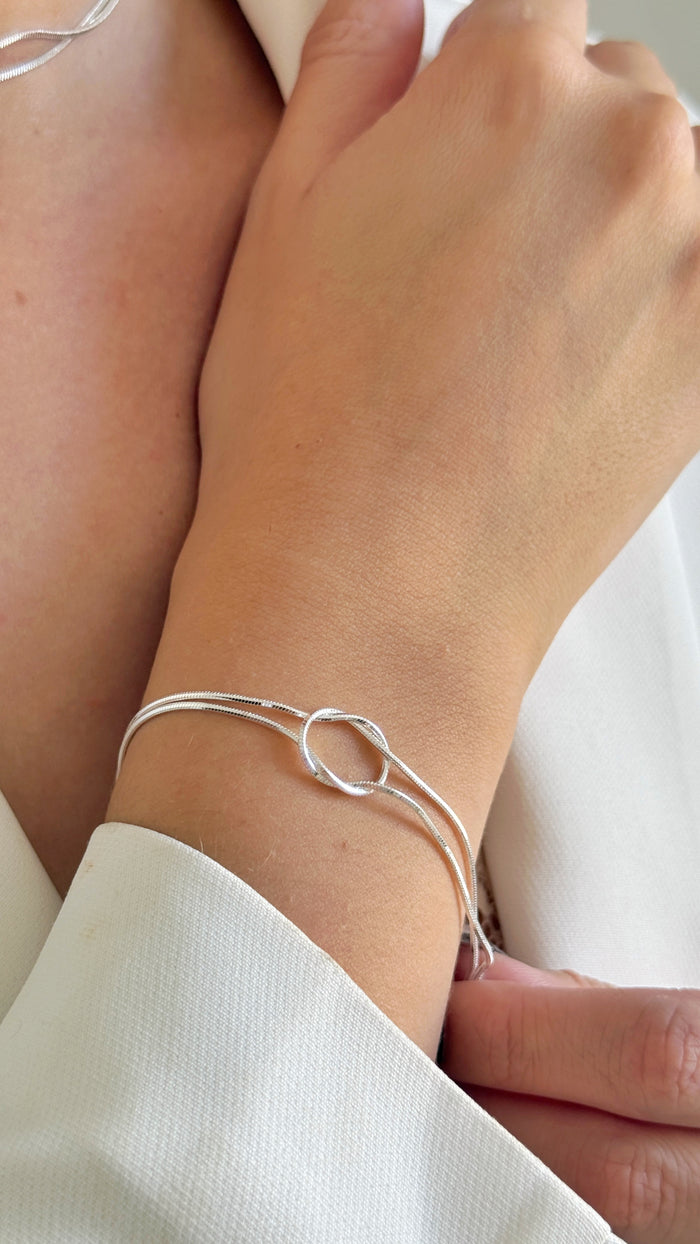 Pulseira Nó em Semi Joia Banhado á PRATA
