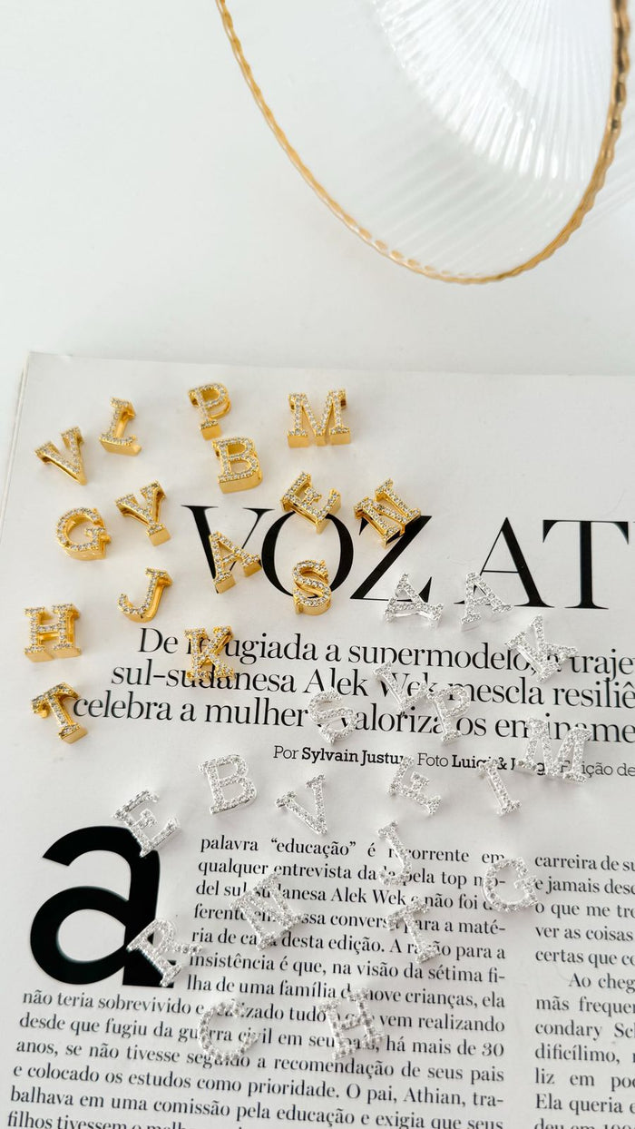 Pingente Letra Cravejada Passante Semi Jóia