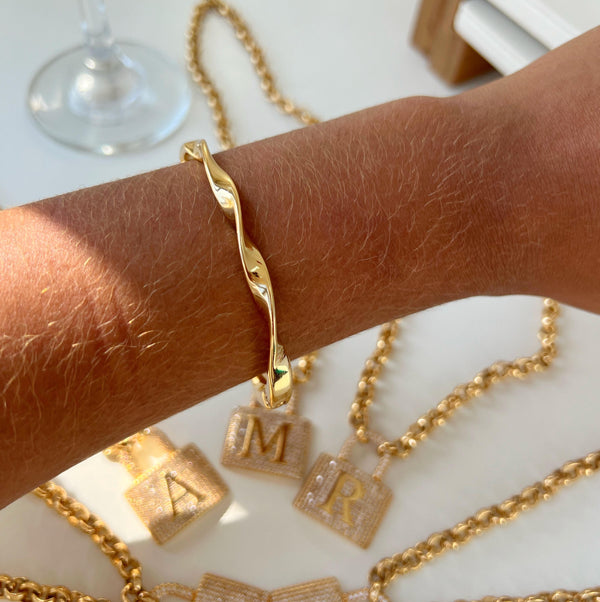 Bra23 Bracelete torcido Semi jóia