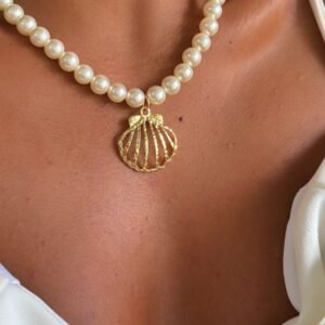 Colar Pérola com Concha Martelada Folheado á OURO18k - Imagem 1