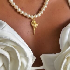 Colar Pérola Concha Coral Trabalhada Folheado á OURO18k