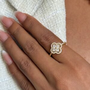 Anel Trevo com Zircônias Cravejadas Folheado a Ouro 18K ou Prata com Verniz Protetor - Imagem 3
