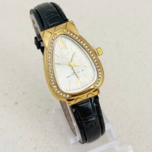 Relógio Feminino Folheado a Ouro com Zircônias e Pulseira de Couro Preto Design Assimétrico - Imagem 3